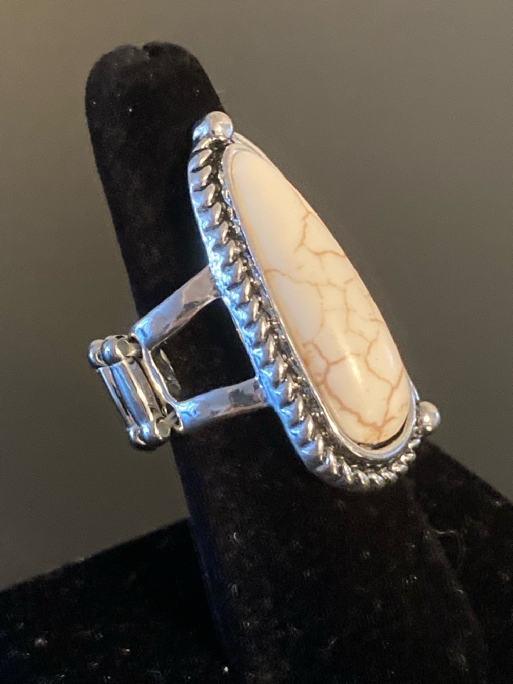 paparazzi White Howlite Teardrop Silver-Tone Ring - Picture 4 of 4